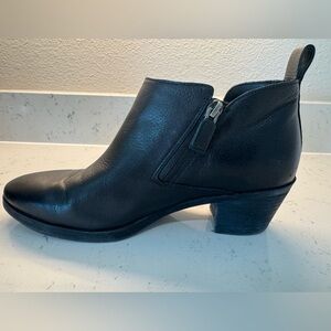 Vionic Black Leather Ankle Booties